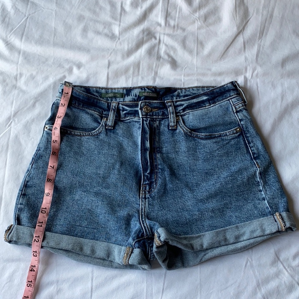 Wild Fable Mom Jeans Size 6/28R (28” waist)